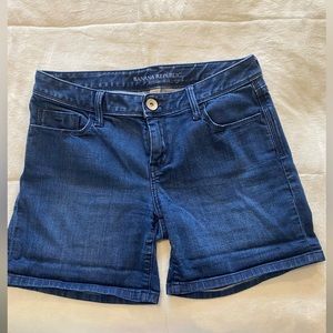 Women’s Bannana Republic stretch denim shorts